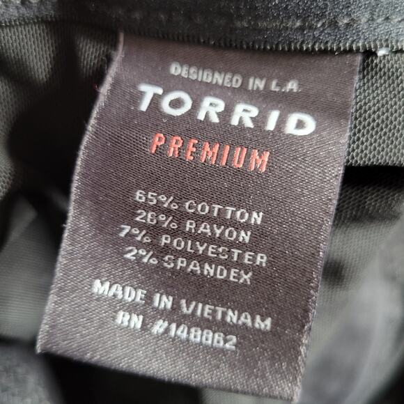 Torrid Black Distressed Bombshell Skinny Jeans, size 20R - Picture 5 of 6